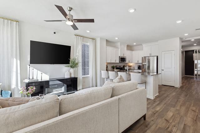 images-5306 Springlake Parkway