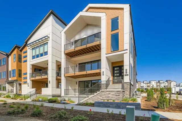 images-1768 Peak Loop