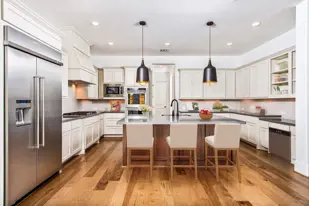 images-Sienna - Village of Sawmill Lake - The Mountains & Logan Pas