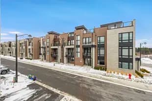 images-The Towns on Bayview - Phase 4